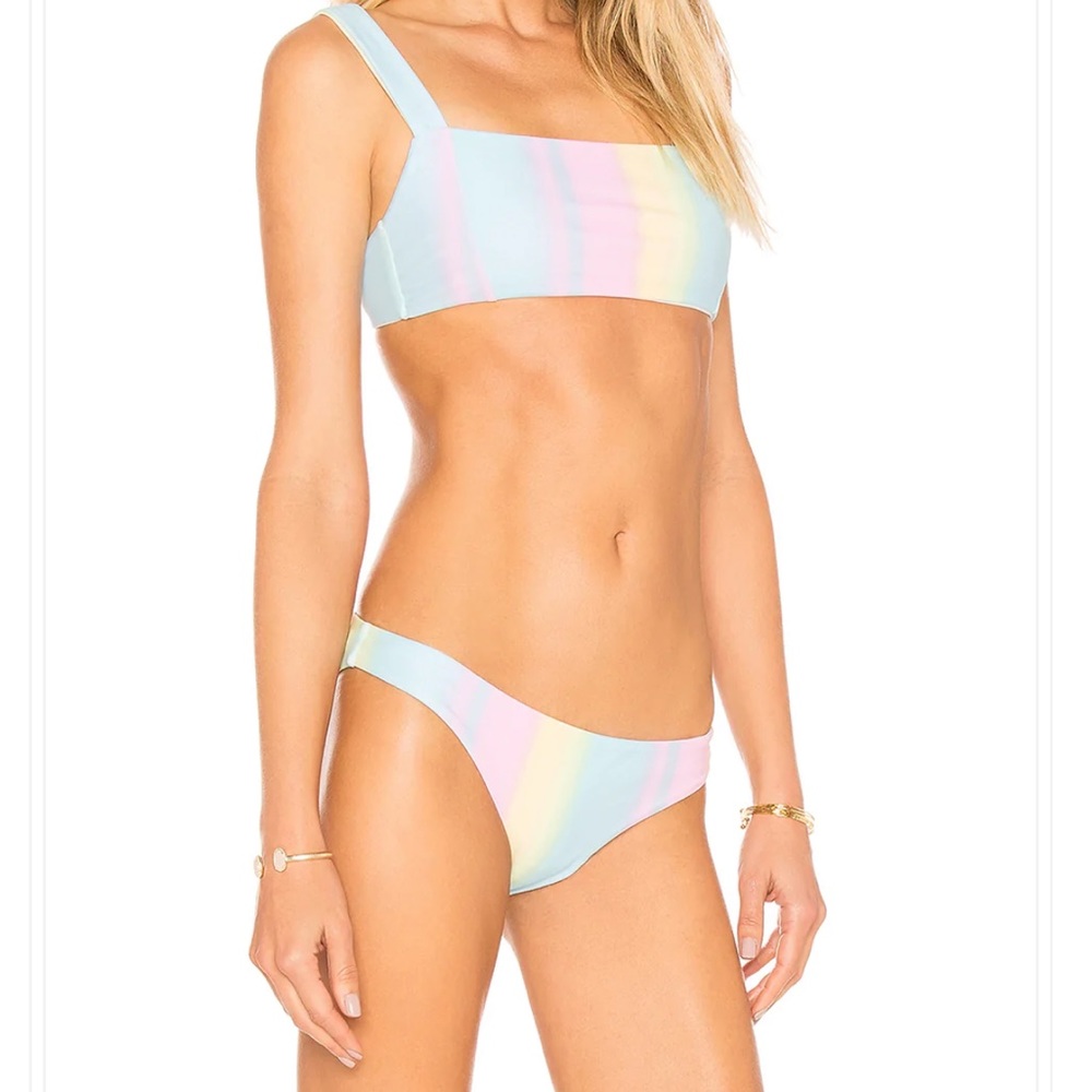 Tularosa Karmen Top in Pastel Rainbow
Tularosa XS top and S bottoms